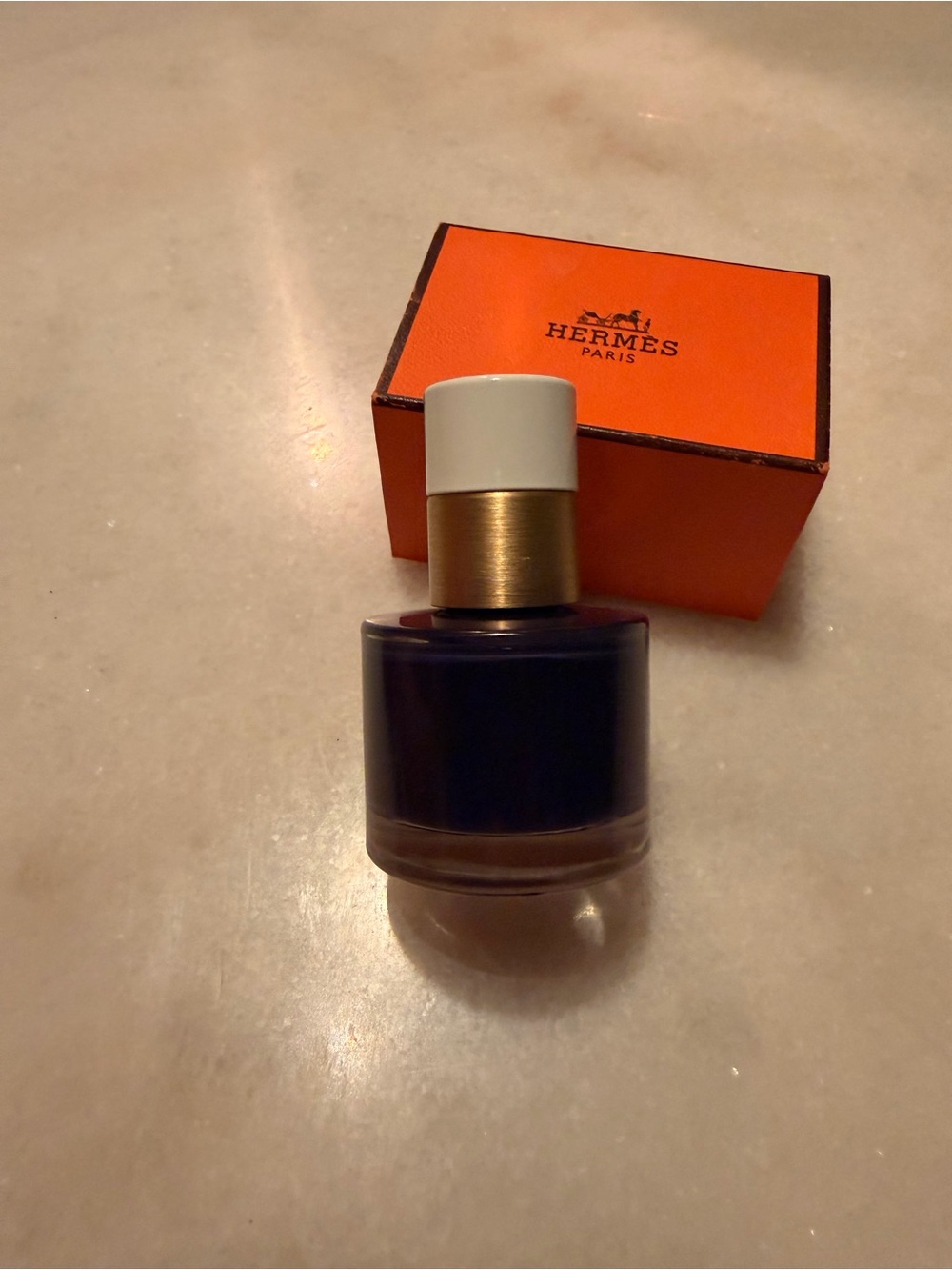 Hermès 96 Bleu Encre Les Mains Hermès Nail Polish 15ml - Picture 3 of 6